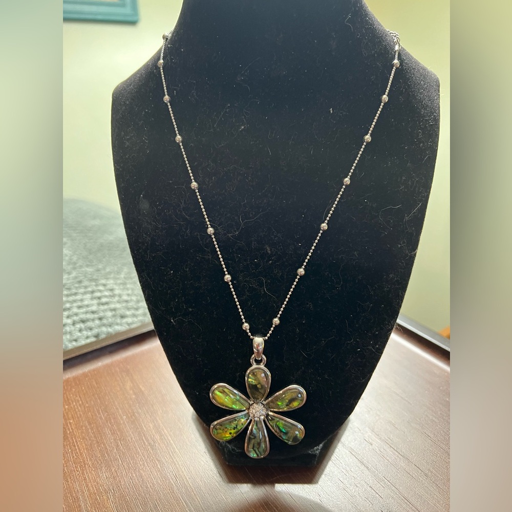 Vintage Lia Sophia βwater Lillyβ silver tone rhodium plated abalone necklace.